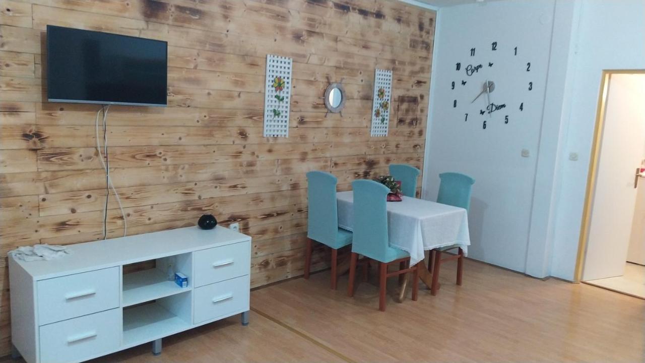 Ante Apartment *